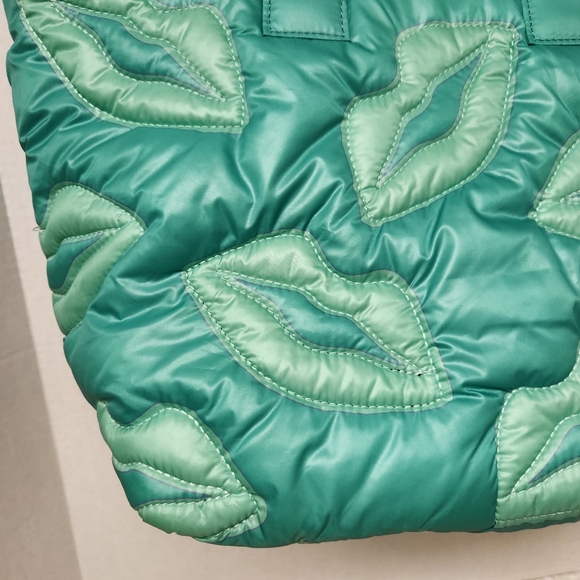 WILDFOX Lips Quilted Green Puffy Tote New - Picture 3 of 13